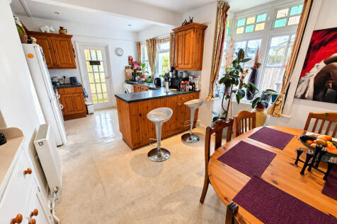 Dining kitchen