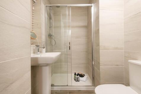 Hemsworth en suite