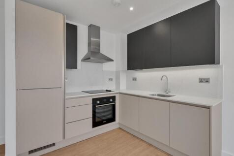 We are proud to offer a luxurious living in the heart of Penge. Introducing a pinnacle of modern urban living at Yeoman House, 63 Croydon Road, Penge, London, SE20 7TS. Exquisite and brand-new 1 and 2