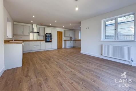 KITCHEN/FAMILY ROOM