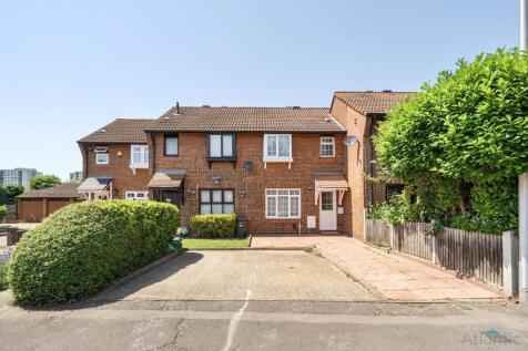 3 bed terraced house for sale Underwood Road, Woo