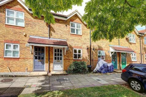 A beautiful two-bedroom house, situated in the much sought after development, Heritage Park. Located within easy reach of both Tooting Bec tube station and common. Comprising of a modern fully fitted