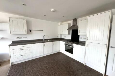 Modern two-bedroom apartment in Patchway with en-suite, open-plan kitchen/lounge, gas central heating, near cribs causeway retail park and local shops and transport. Available September 2026.