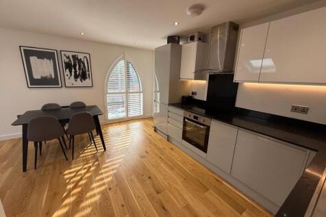 Hapi are pleased to present this stunning 2 bed, 2 bath property in the heart of the Jewellery Quarter