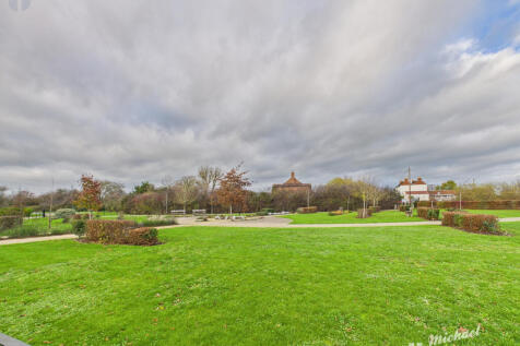 CAM03852G0-PR0483-STILL019