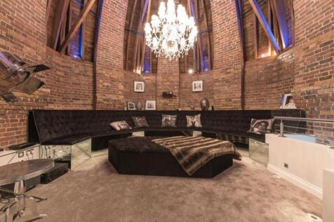 The Dome, Princess Park Manor, N11