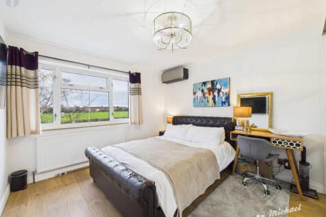 CAM03218G0-PR0852-STILL017-thumbnail-h750-70