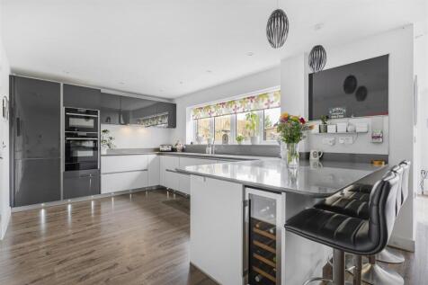 Breakfast Kitchen/ Dining & Garden Room