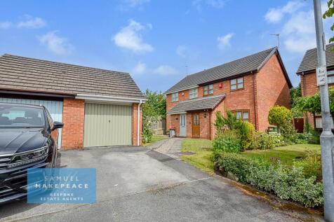 Stunning Two Bedroom Semi Detached Property overl