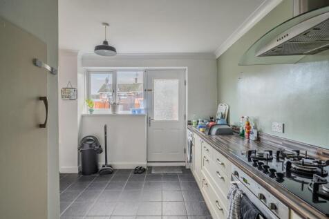 6 LUDLOW CLOSE-15.jpg