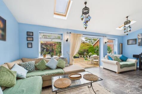 CAM01995G0-PR0365-STILL008