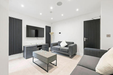 6 Bedroom Terraced in SA2 0DS