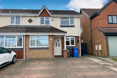 3 Bedroom Semi-Detached in NR33 8UG