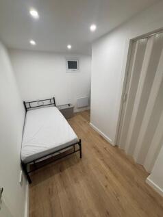 All Bills Included. Furnished. Heart Of Kings Cross. First Floor. Moments From Kings Cross Station. Council Tax Included
