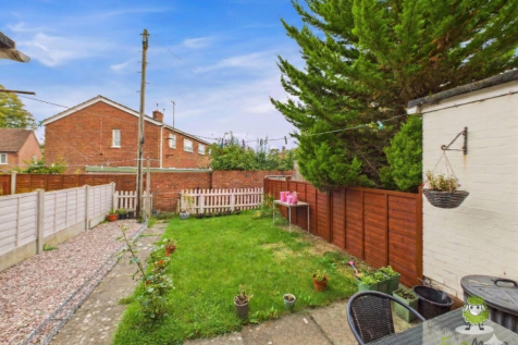 Garden - Ewemove Whitchurch Nantwich Charlotte Tho