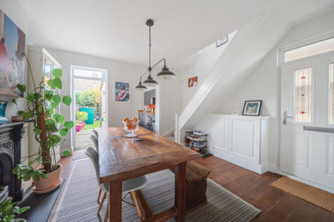 1371611-12-690b69...