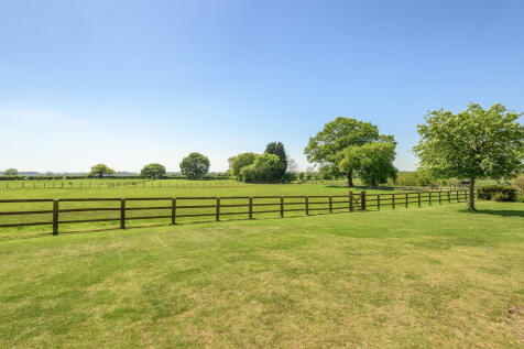 Views Over Paddoc...