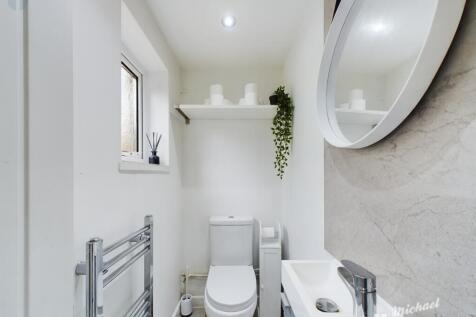 CAM03218G0-PR0535-STILL008