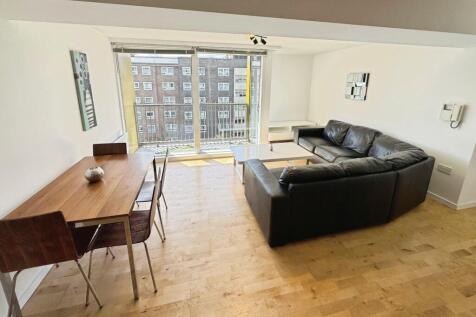 No Deposit Option available //Fully Furnished //Balcony//Allocated parking space //Two bathrooms //Communal gardens //Residents gym onsite //Few minute walk to Leeds station //Local shops and restaura