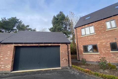 DETACHED DOUBLE GARAGE