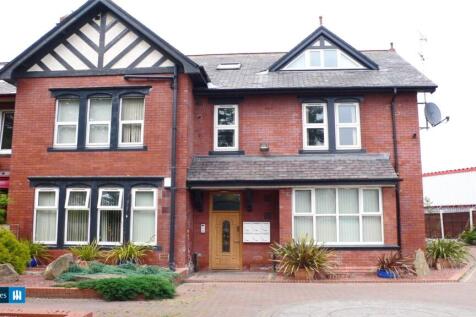 This two bed ground floor apartment is situated in a tastefully converted farm house and is set in attractive, landscaped grounds with parking and communal garden area. There is a video entry system f