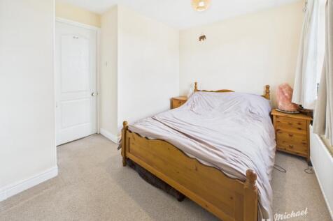 CAM02773G0-PR0329-STILL015