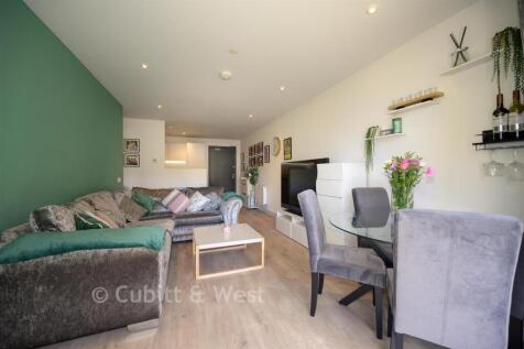 Lounge/Dining Area