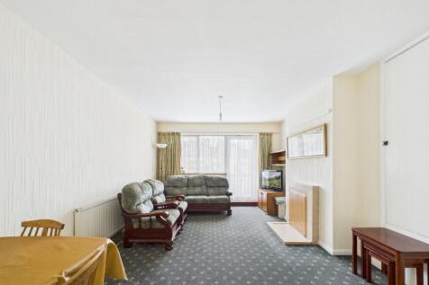 CAM03750G0-PR0077-STILL012