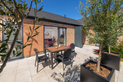 Show home patio area of a bungalow