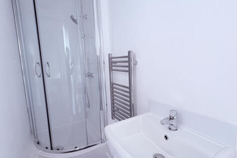 Main bedroom - Ensuite shower room