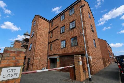 DEPOSOT OPTION FREE AVAILABLE We are pleased to present this well-maintained, unfurnished two-bedroom apartment, ideally situated within walking distance of Morley Town Centre. Perfect for a single pr