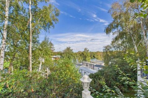 Cam02173g0 Pr0279 Still040