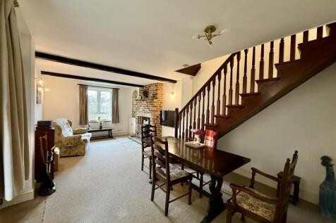 Living/Dining Room: