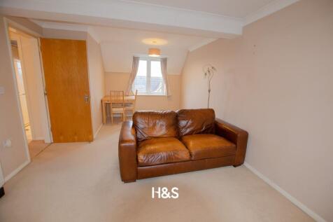 81 Warren House - Lounge2.jpg