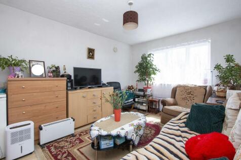 39 Fairfield Close, Mitcham, CR4 3RE reception 1.j