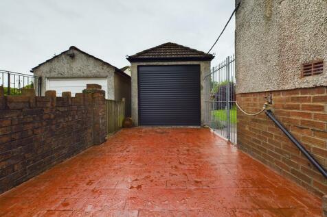Garage & Driveway