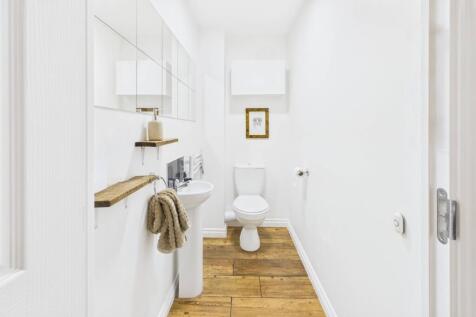 EweMove Spalding - Frome Walk - Cloakroom