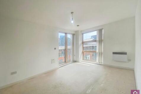 DEPOSIT FREE OPTION AVAILABLE | AVAILABLE NOW | UNFURNISHED | BALCONY Barton Place is located in the popular Green Quarter which is close to Victoria Train Station and Deansgate. The well proportioned