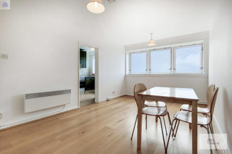 Bright and spacious, this refurbished two double bedroom flat offers stunning views across the city and benefits from a large reception room, separate kitchen-diner and a modern bathroom/WC. Additiona