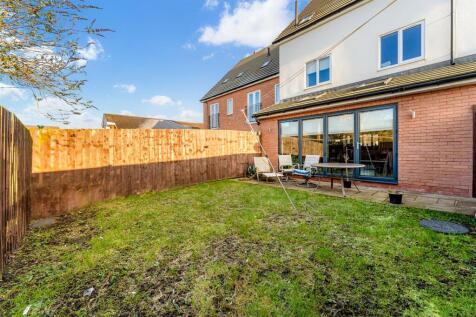 6 Lark Hill Court-9.jpg