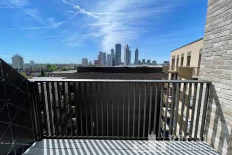 This contemporary studio apartment has been thoughtfully designed to maximise space and comfort. The bright open-plan layout seamlessly combines the living, dining, and sleeping areas, while floor-to-