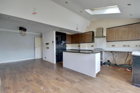 KITCHEN/DINER/FAMILY ROOM