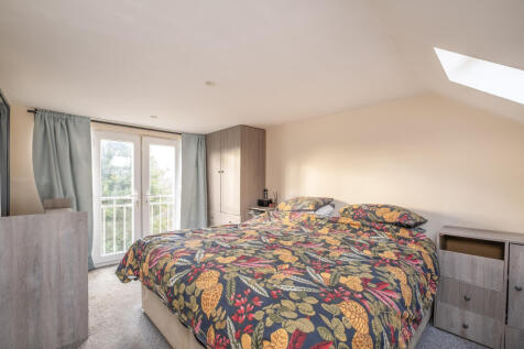 4 bed, 2 bath Semi-Detached in leeds - Photo 6