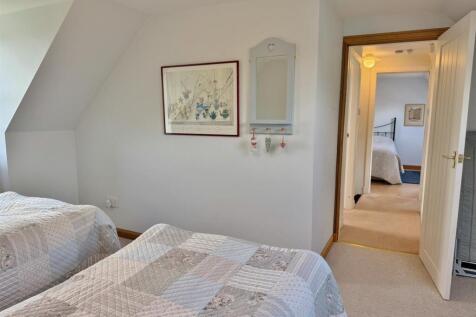 Wellingtonia Bedroom 2 to bedroom 1