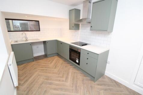3 Bedroom Terraced in CF45 4PR