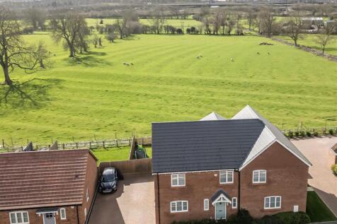 10 Foxglove Drive, Swinford