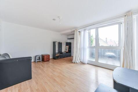 3 Bedroom Flat in SE11 6HT