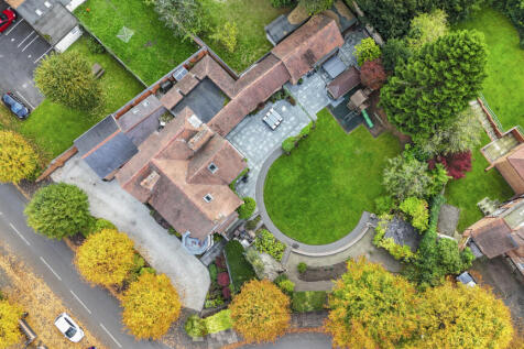 7 bed, 3 bath Detached in Birmingham - Photo 4