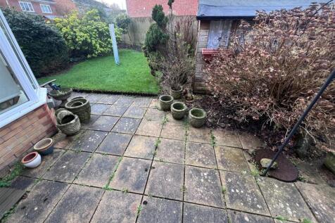 USE Rear garden patio 2.jpg