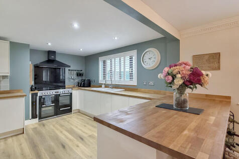 Kitchen/dining ro...